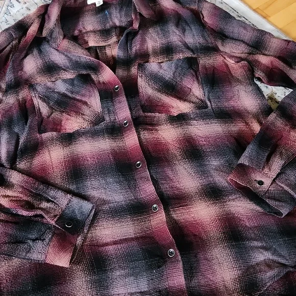 Cloth & Stone Women's Burgundy and Black Button Down Size Large - Picture 2 of 6